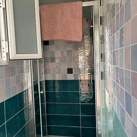 Characteristic Garibaldi Apartment *