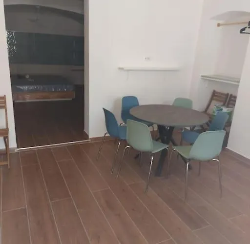 Characteristic Garibaldi * Bari