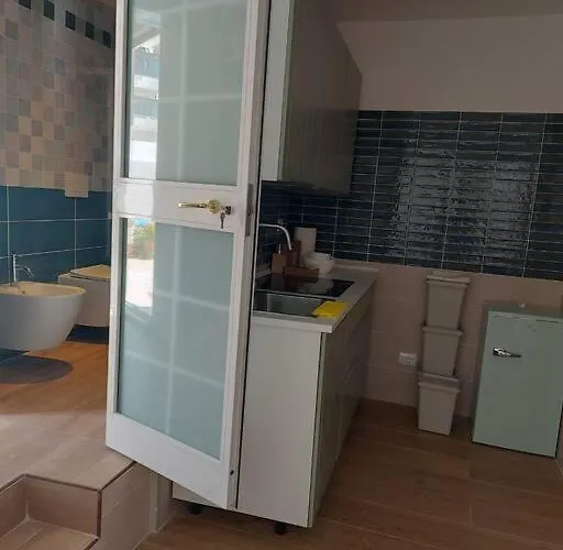 Characteristic Garibaldi Apartment *