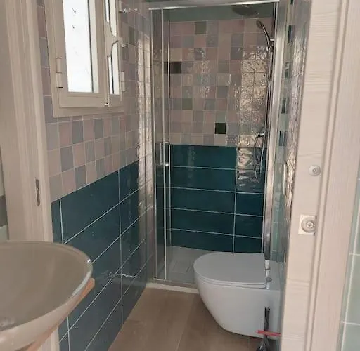 Characteristic Garibaldi *