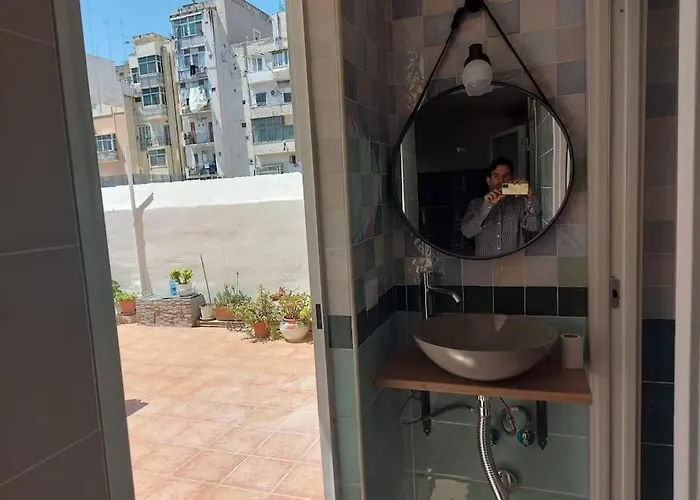 Characteristic Garibaldi