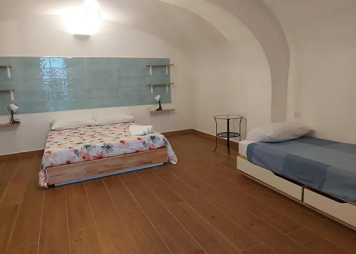 Characteristic Garibaldi * Bari