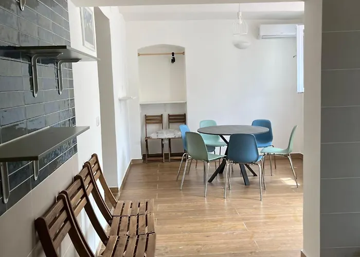 Characteristic Garibaldi Apartment *